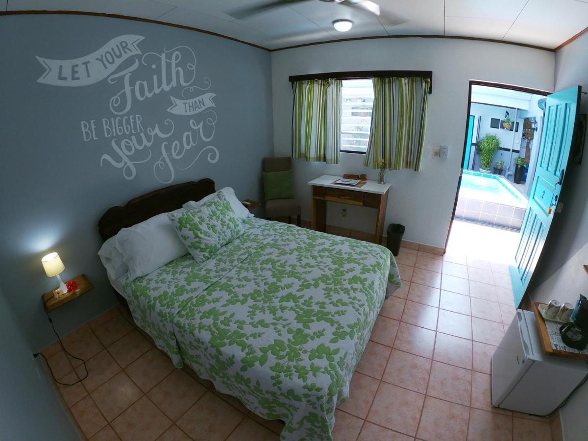 Hotel Perico Azul & Surf Camp Jacó Eksteriør billede